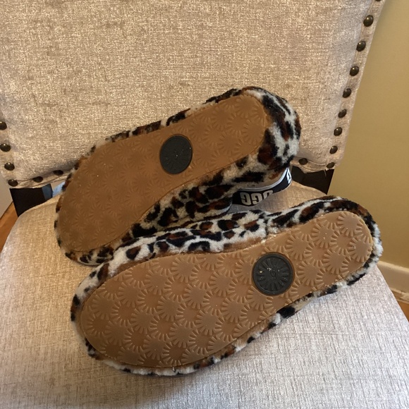 UGG Fluff Yeah slippers/shoes in leopard print - size 9 - Picture 6 of 10